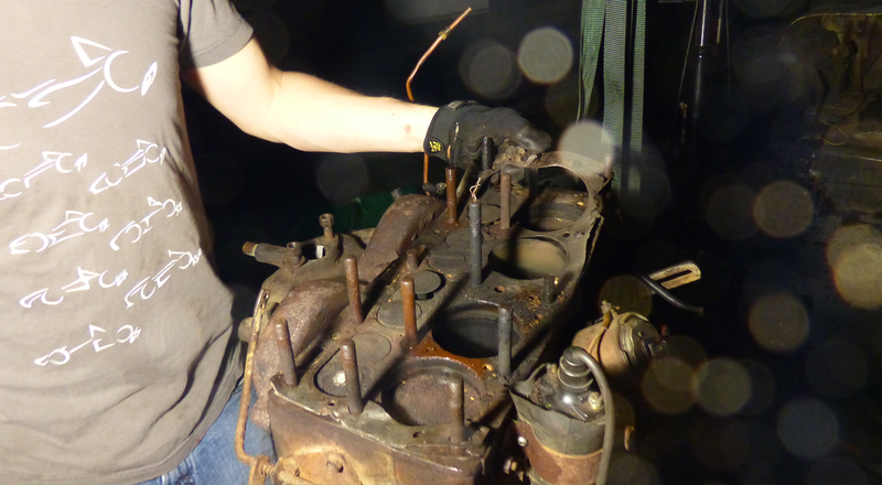 Illustration for article titled Here's What The Inside Of A Neglected World War II Jeep Engine Looks Like